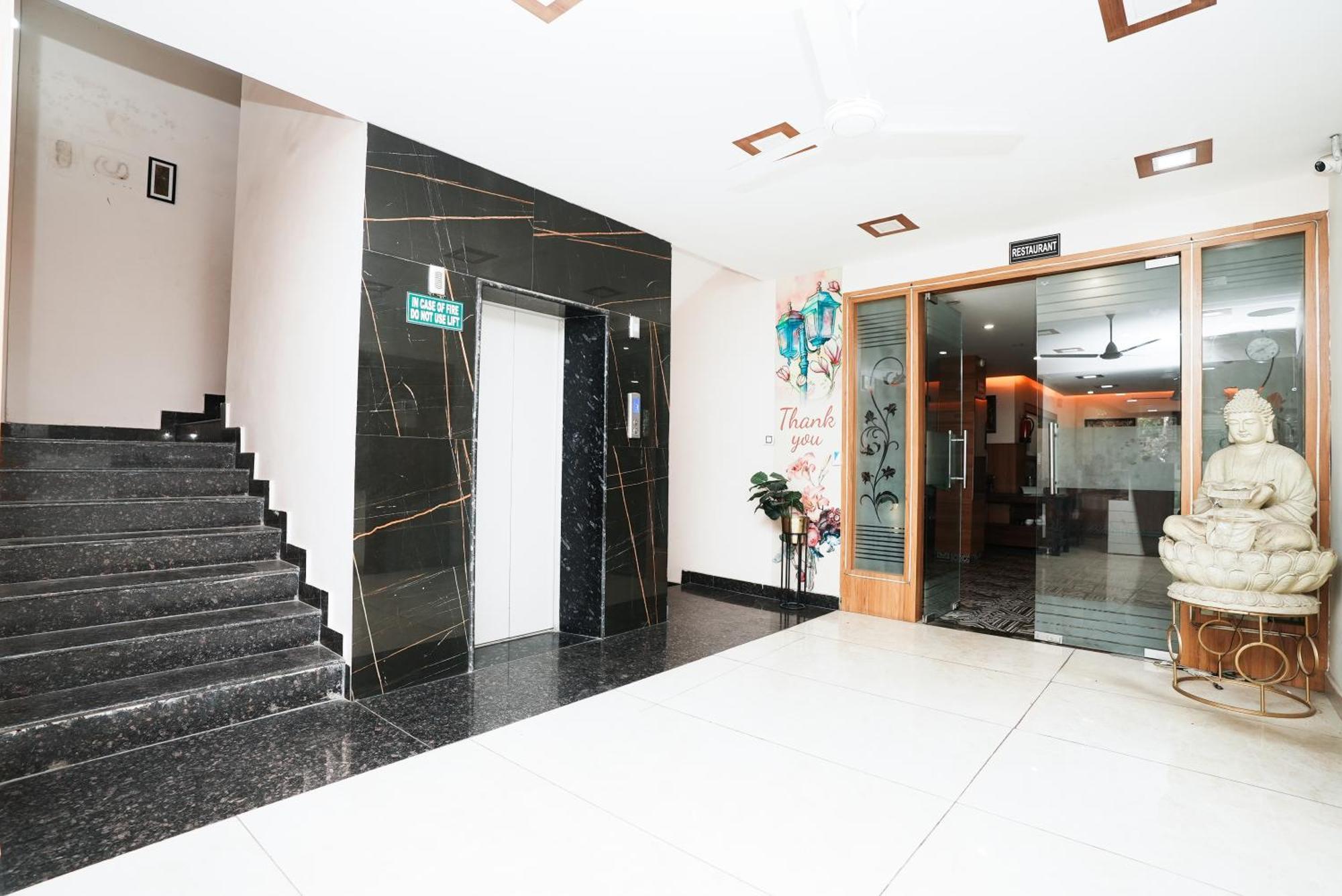 Hotel The 7 Seas Рішикеш Екстер'єр фото