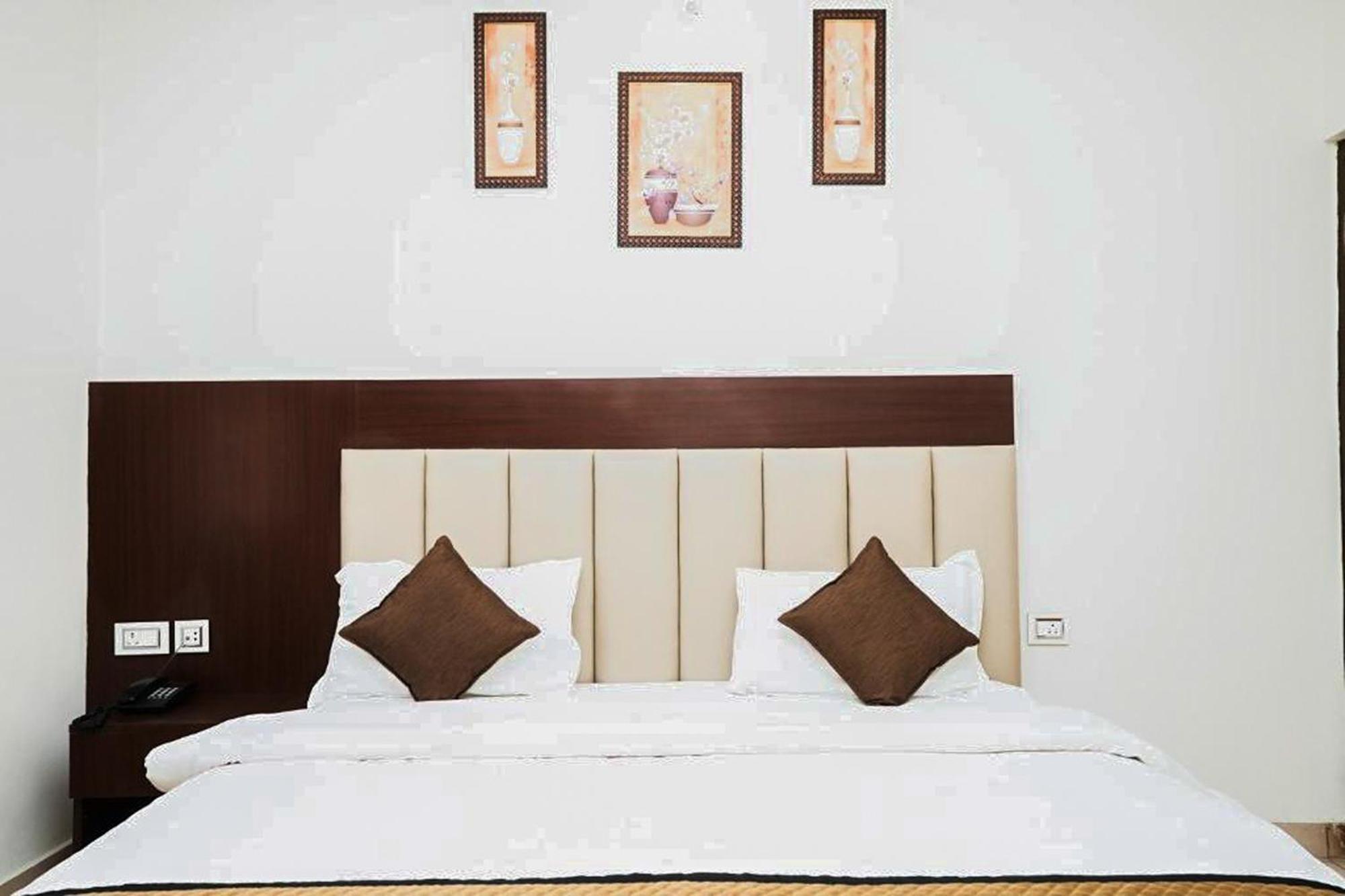Hotel The 7 Seas Рішикеш Екстер'єр фото