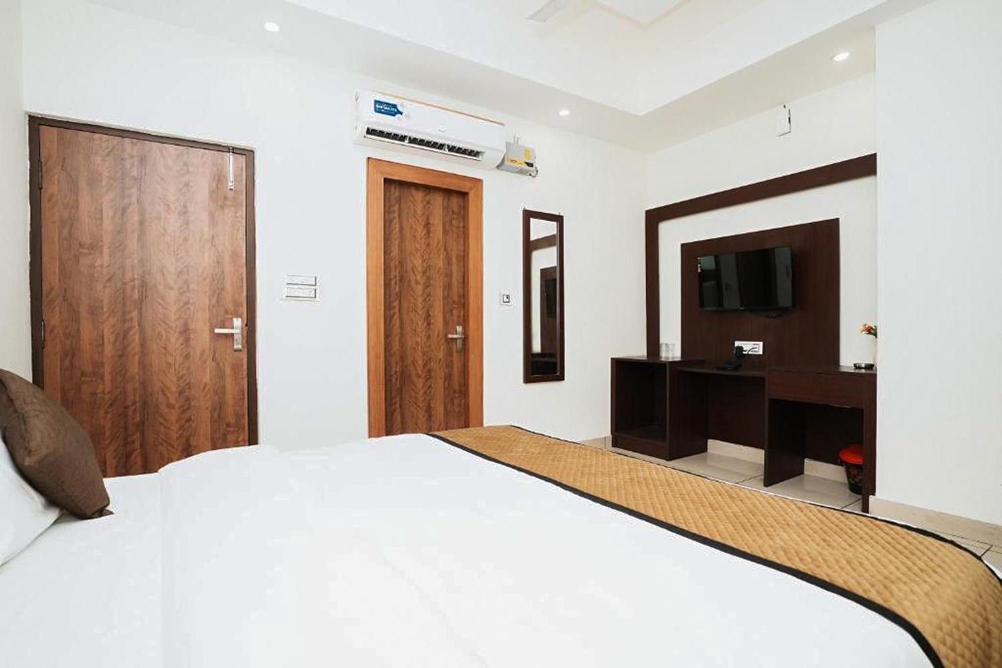Hotel The 7 Seas Рішикеш Екстер'єр фото