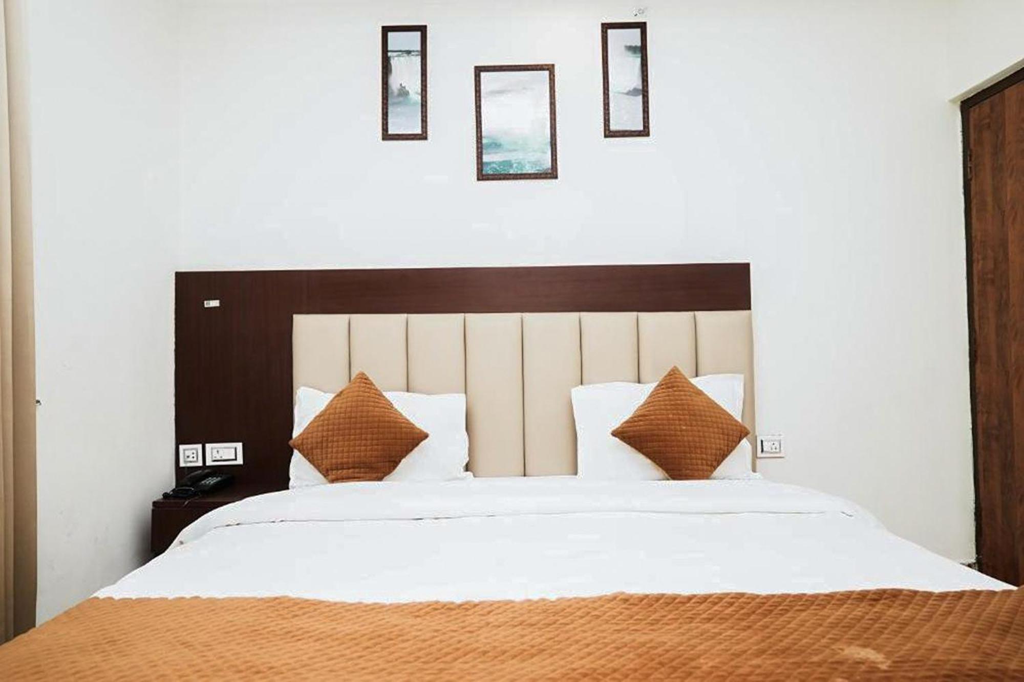 Hotel The 7 Seas Рішикеш Екстер'єр фото